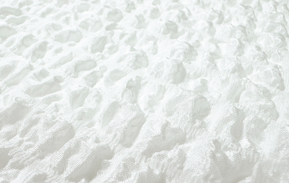 空気のように軽やかな生地