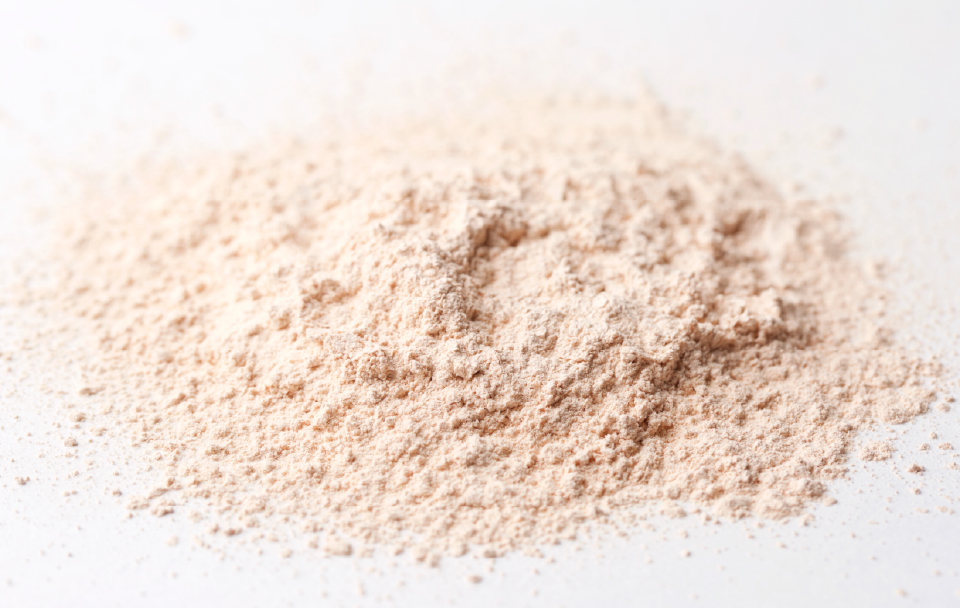 シルキーフレークで、澄んだ艶肌へ