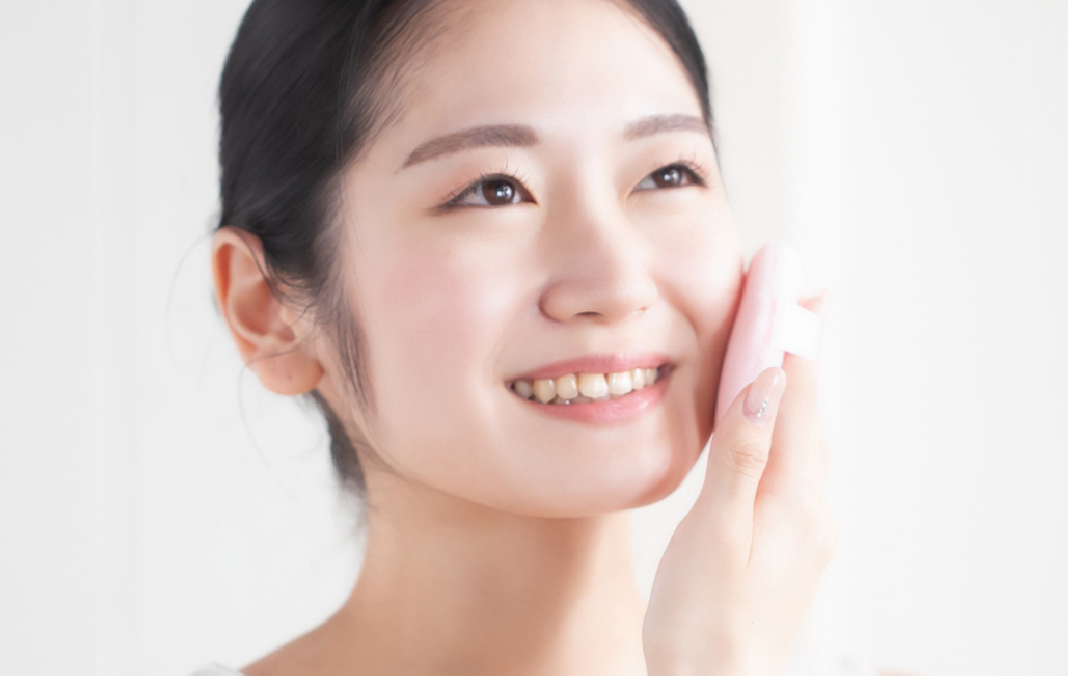 お化粧ぱふで、粉っぽさのない透明感